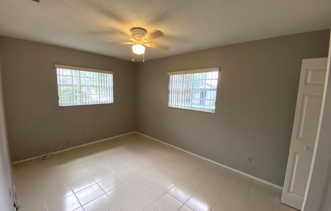 Great 2 Bedroom Home in the Heart of Plantation