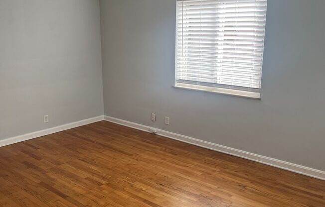 1 bed, 1 bath, $850, Unit 2