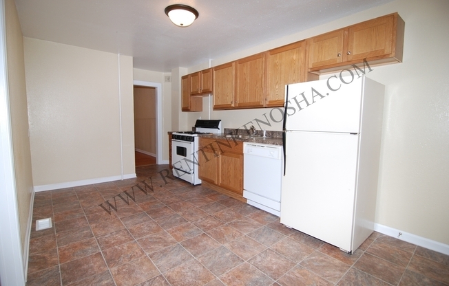 2 beds, 1 bath, 640 sqft, $795, Unit Apt 100