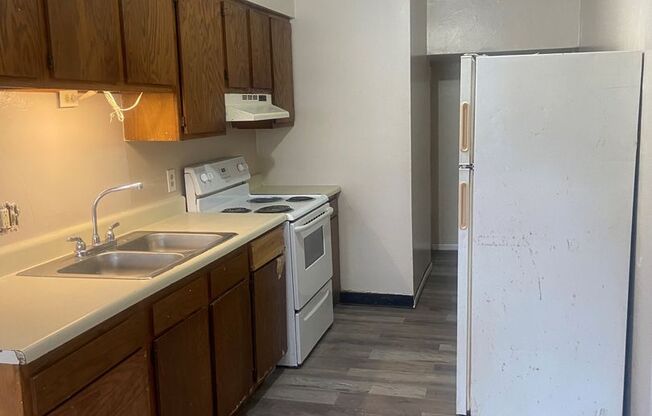 2 beds, 1 bath, $675, Unit Apartment #40