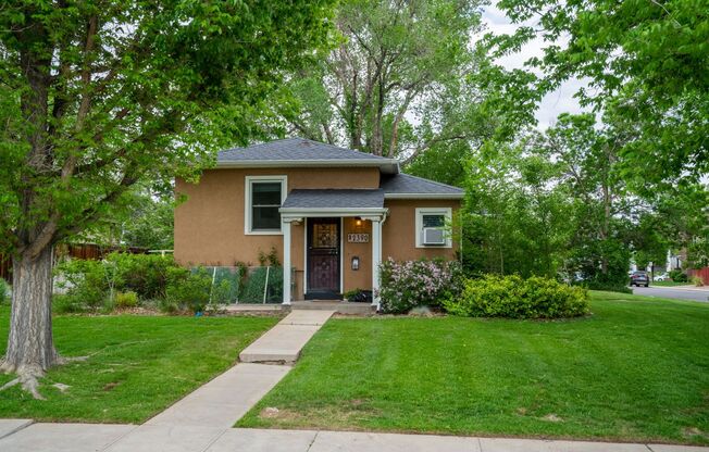 Spacious 1 bedroom home in the heart of University!