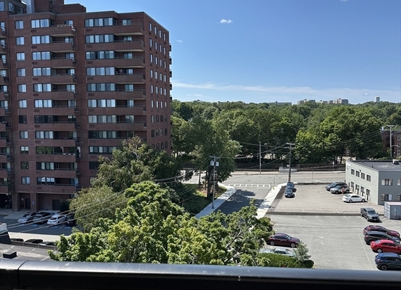 2 beds, 1 bath, 940 sqft, $2,400, Unit 8C