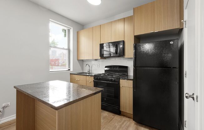 2 beds, 1.5 baths, 672 sqft, $2,400, Unit 107
