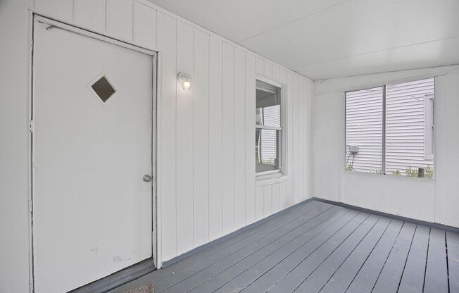 HOOVEN:  Cute 3 bedroom 1 bath home.