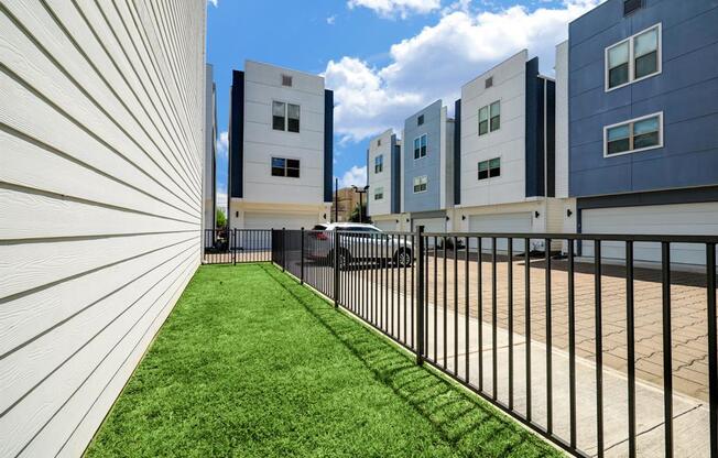 2222 MCGOWEN ST