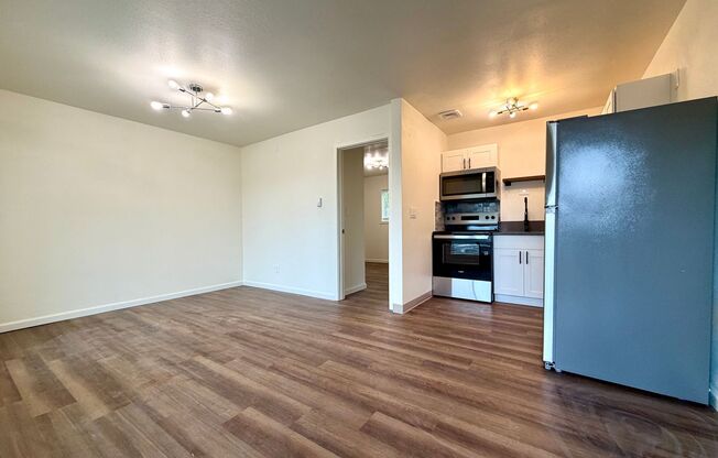 Newly Remodeled One Bedroom in Montavilla~ New Kitchen~ New LVP Flooring~ New Tile Shower Surround~ Pets Welcome~ Onsite Laundry~ Off Street Parking!