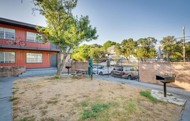 2 beds, 1 bath, 750 sqft, $1,000, Unit K708 - 307 - 109