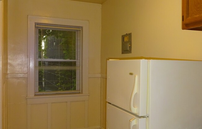 Studio, 1 bath, 390 sqft, $800, Unit 27