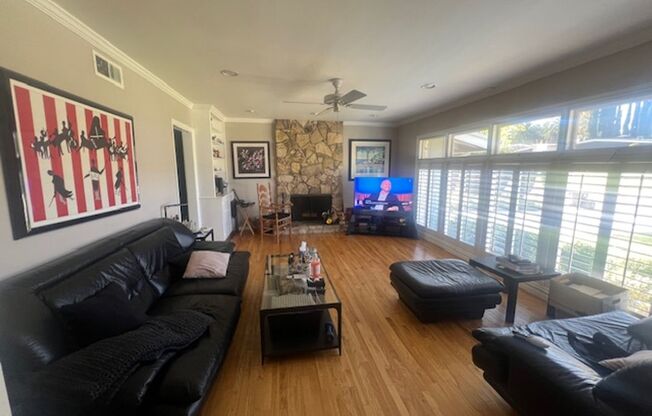 Beautiful One Level, 3 Bedroom, 3 Bathroom Tarzana Pool Home for Lease!