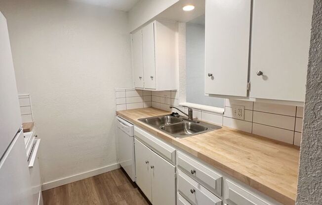 2 beds, 1 bath, 950 sqft, $950, Unit 1D