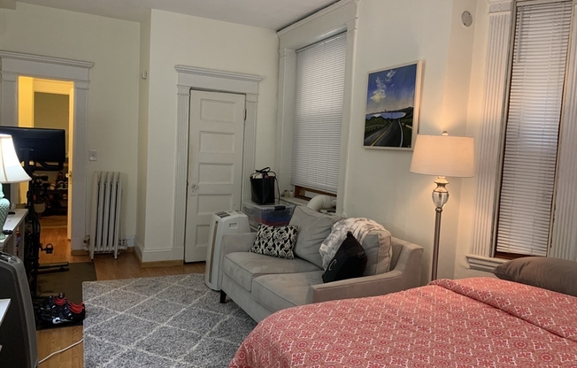 Studio, 1 bath, 400 sqft, $2,375, Unit 312
