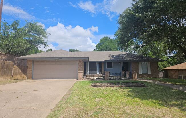 Single story home in Mansfield ISD on Cul De Sac
