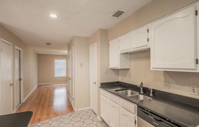 Excellent 3 bedroom in Legacy West