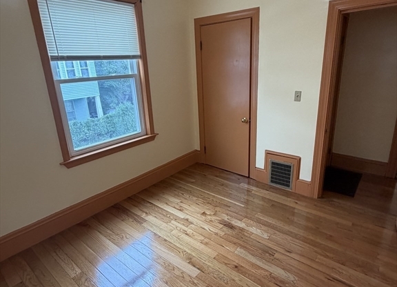 4 beds, 1 bath, 1,500 sqft, $2,800, Unit 2