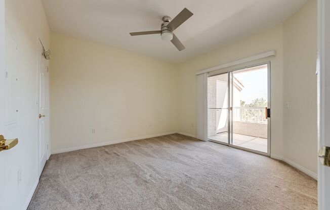 2 beds, 1 bath, $1,750, Unit # 2093