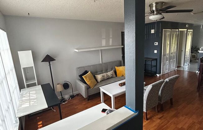 Beautiful 2/2 Condo Located in Hunters Reserve.