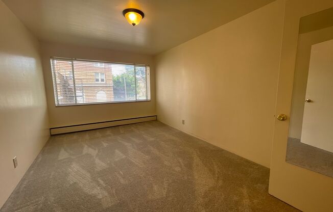 1 bed, 1 bath, 600 sqft, $1,050, Unit 211