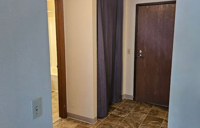 1 bed, 1 bath, 670 sqft, $1,100, Unit 1609114hs