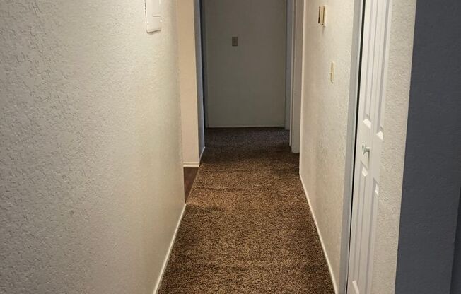 2 beds, 1 bath, 796 sqft, $1,150, Unit 202