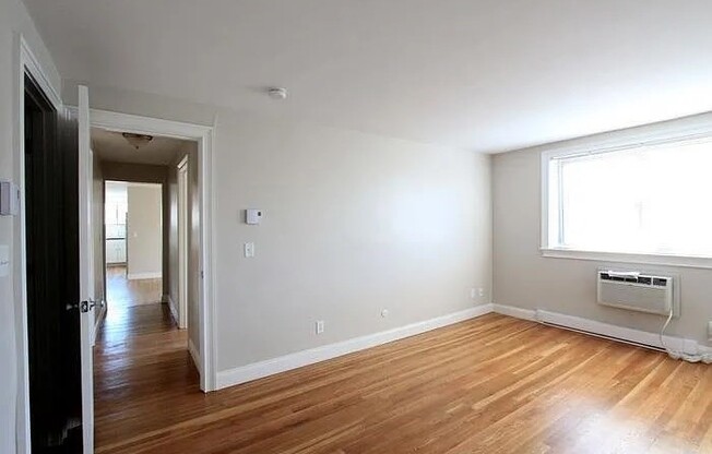 3 beds, 2 baths, 1,123 sqft, $3,500, Unit 39