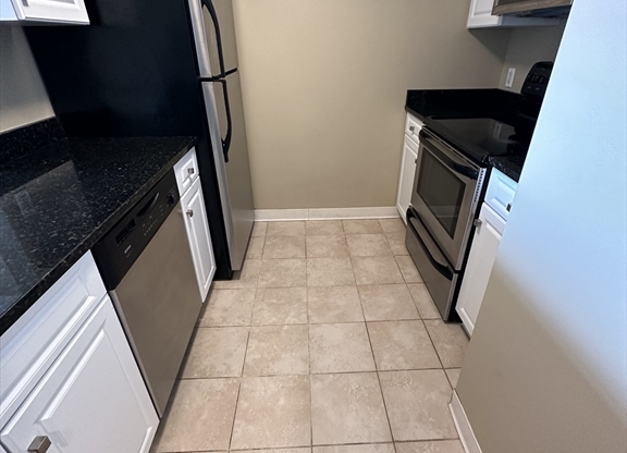 1 bed, 1 bath, 663 sqft, $3,200, Unit 2027