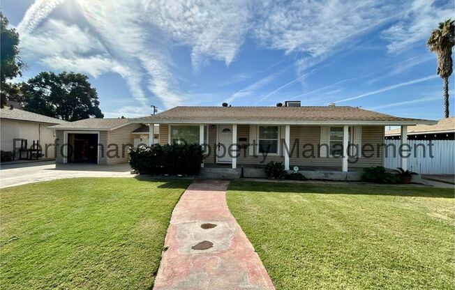 Charming 3 Bed/1 Bath in SW Bakersfield with Solar and Security Deposit Alternative Option