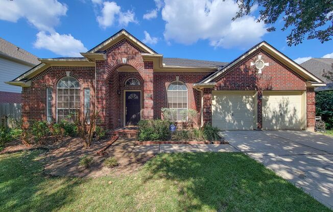 BEAUTIFUL LARGE 3 BEDROOM 2 BATH SINGLE STORY HOME IN SUGAR LAND, TEXAS