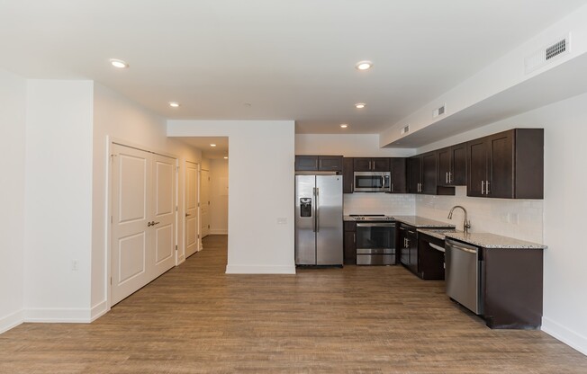 Studio, 1 bath, 575 sqft, $1,375, Unit Unit 207