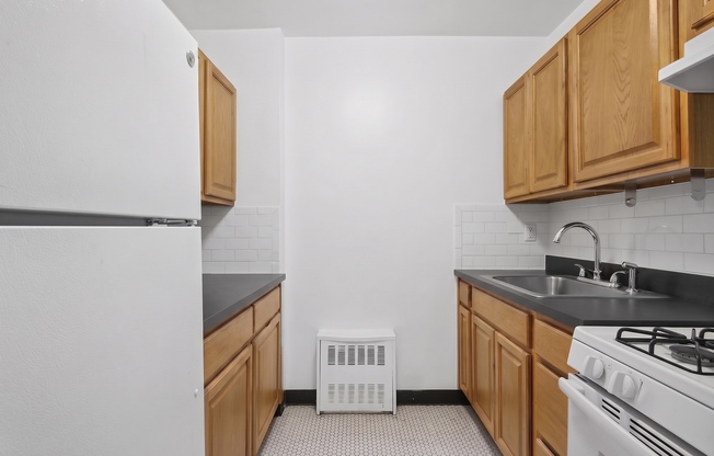 456 W 37 ST