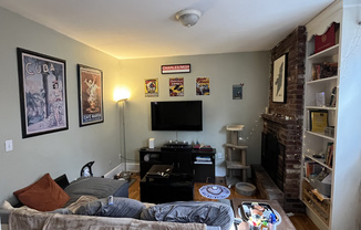 2 beds, 1 bath, $3,500, Unit 8