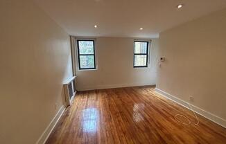 364 W 19 ST