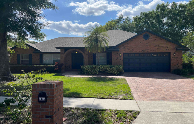 4442 WINDERWOOD CRES