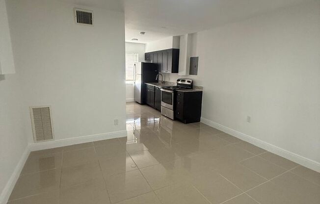 Studio, 1 bath, 306 sqft, $1,412, Unit 660-8