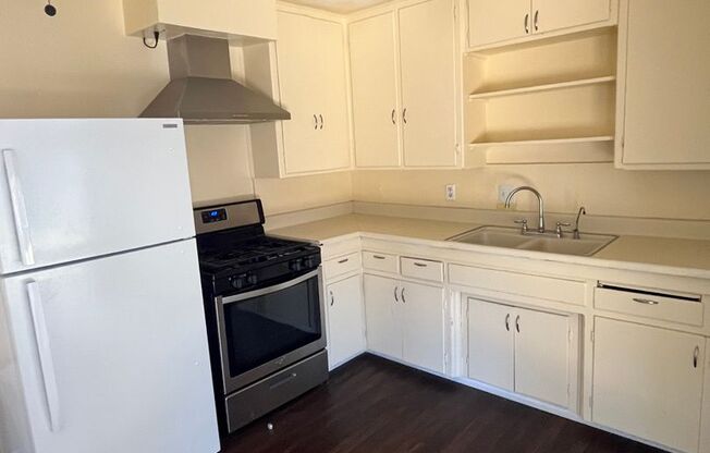 House 2BR/1BA Available Now