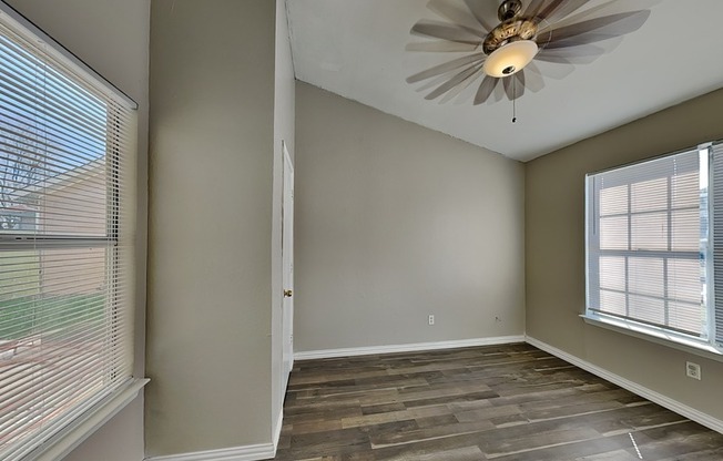 1621 SCOTTSDALE DR