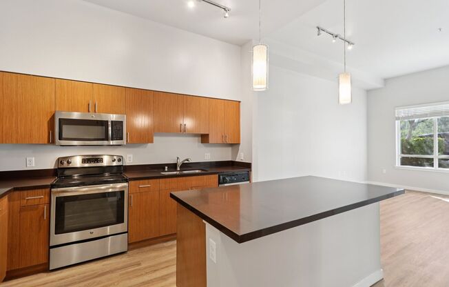 1 bed, 1 bath, 698 sqft, $2,095, Unit B247