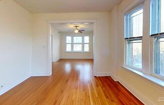 Top Floor Andersonville Two Bedroom