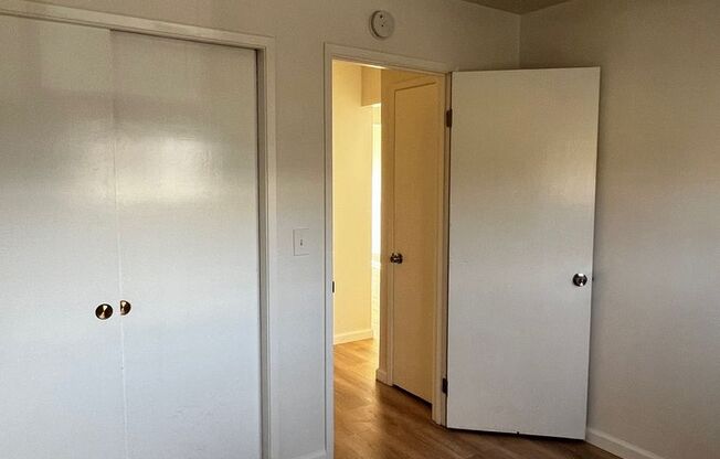 2 beds, 1 bath, $2,000, Unit 7