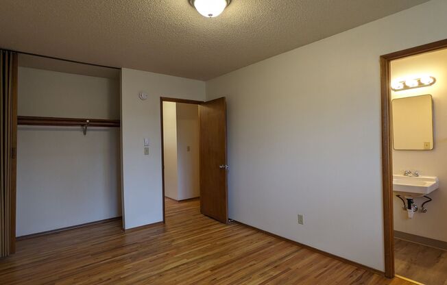 2 beds, 1 bath, 960 sqft, $1,445, Unit Tennessee-7433