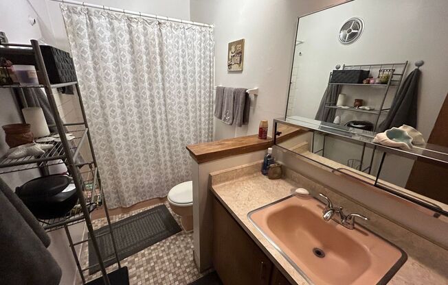 1 bed, 1 bath, $1,015, Unit 22