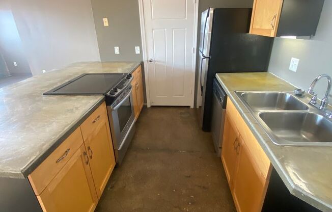 2 beds, 2 baths, 1,100 sqft, $895, Unit 416