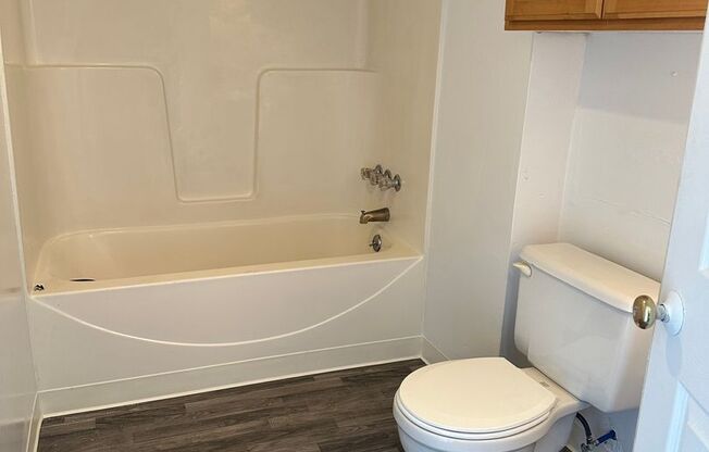 Studio, 1 bath, 500 sqft, $895, Unit B