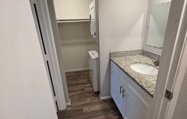 Studio, 1 bath, 415 sqft, $799, Unit 208
