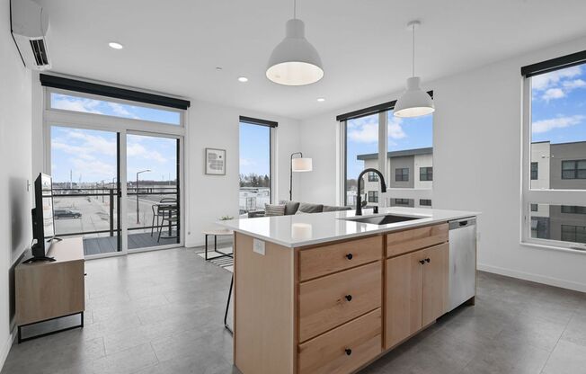 2 beds, 1 bath, 881 sqft, $1,900, Unit 220