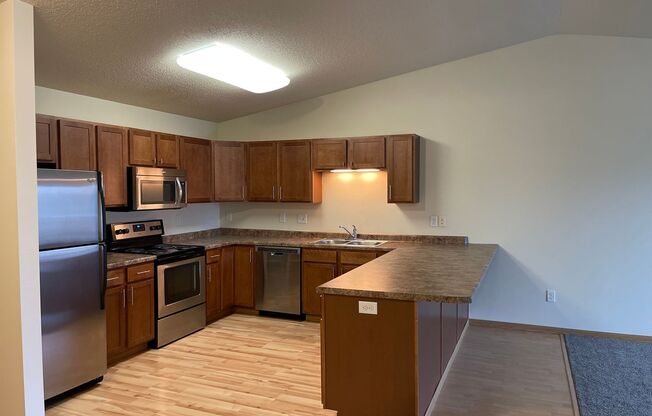 3 beds, 2 baths, 1,170 sqft, $1,345, Unit 5160-211