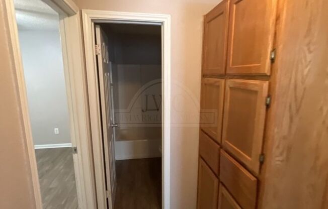 2 beds, 1 bath, $675, Unit 105 Reagan Ave W Unit 43