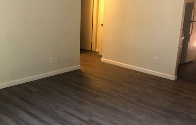 2 beds, 1 bath, 825 sqft, $1,300, Unit 124