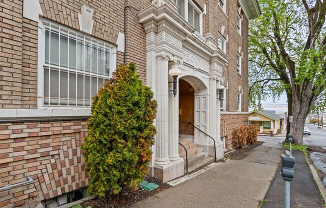 The Oxford Apartments!