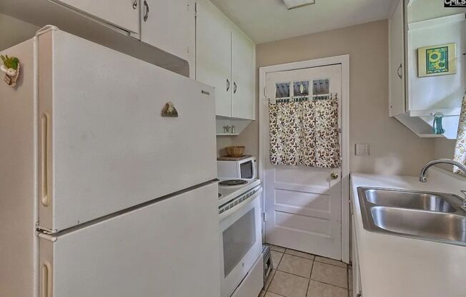 3 beds, 1 bath, $1,300