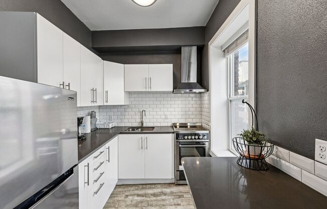 Studio, 1 bath, 375 sqft, $1,425, Unit 209